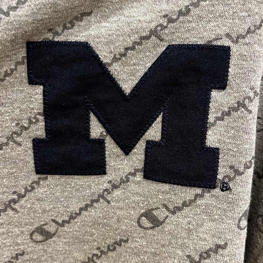 Champion women’s  gray 1/4 zip pullover cropped sweatshirt. Size small - Picture 2 of 3